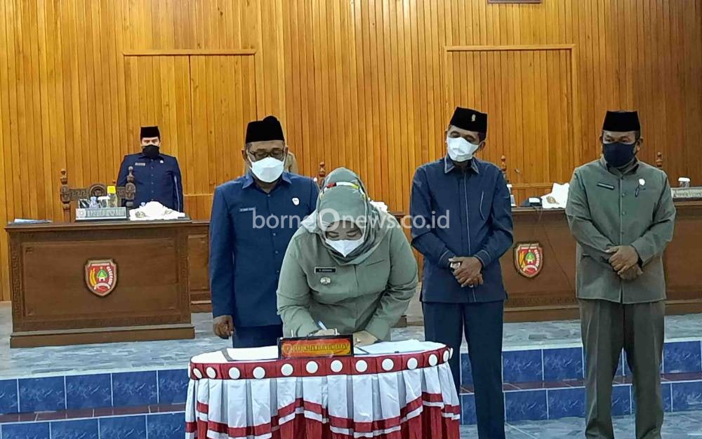 Seluruh Fraksi DPRD Kobar Sepakatai 2 Raperda untuk Ditetapkan