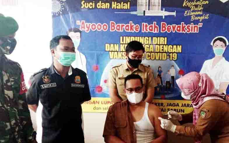 ASN Kecamatan Teweh Timur saat diberikan vaksin Covid-19