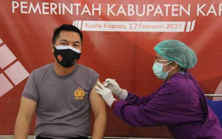 Wakapolres Kapuas Ikuti Vaksinasi Covid-19 Dosis yang Kedua