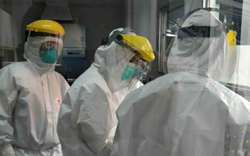 Petugas laboratorium RSUD dr Soemarno Sosroatmodjo Kuala Kapuas saat ikuti pelatihan PCR di Banjarmasin