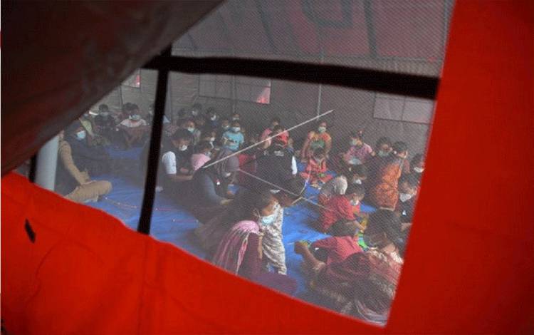 Puluhan Pengungsi dan Relawan Diduga Keracunan Masih Dirawat
