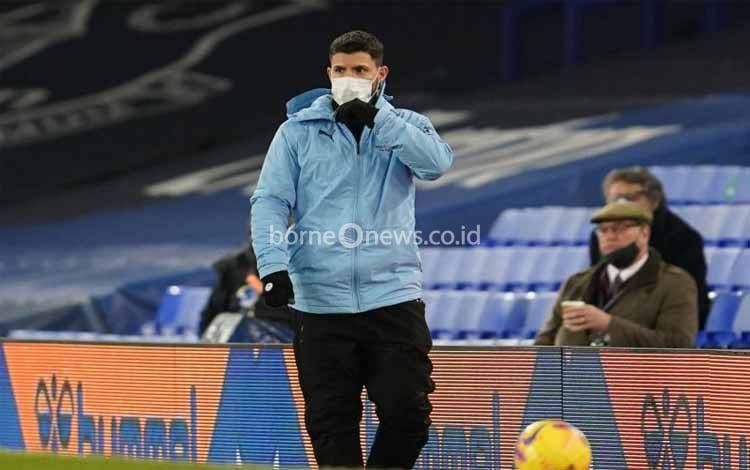Striker Manchester City Sergio Aguero saat timnya menghadapi Everton di Goodison Park, Liverpool, Inggris, 17 Februari 2021