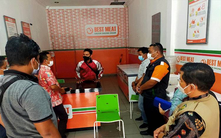 Distankepang Lakukan Pembinaan dan Pengawasan Pelaku Usaha Penjualan Produk Pangan Asal Hewan
