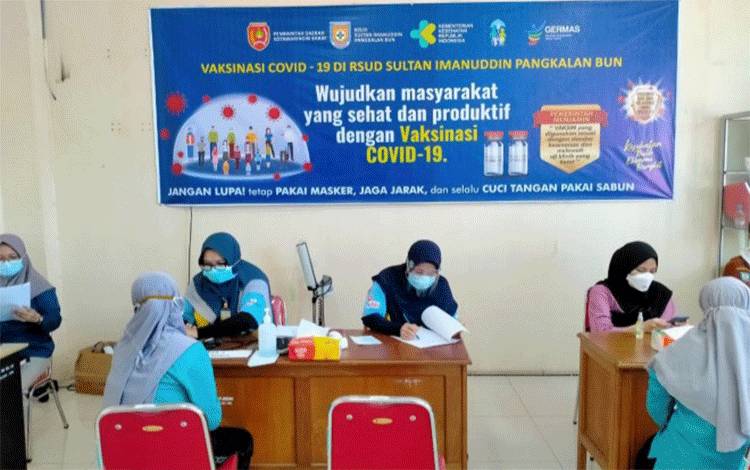 Ratusan Karyawan RSUD Sultan Imanuddin Pangkalan Bun Telah Divaksin Dosis Kedua