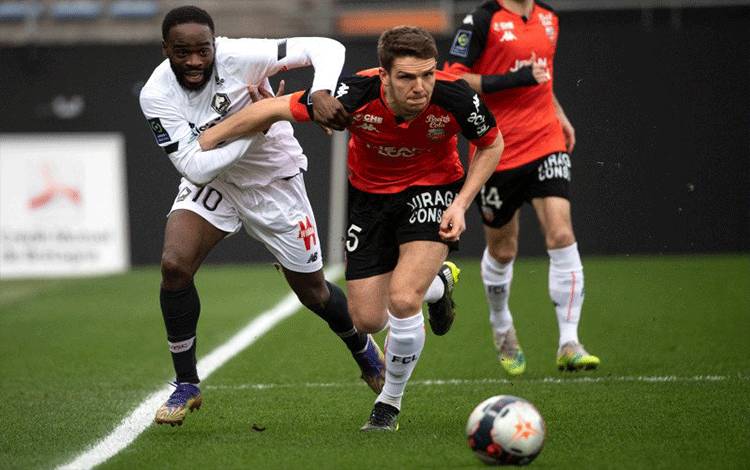Lille Pertahankan Puncak Klasemen Setelah Lumat FC Lorient 4-1