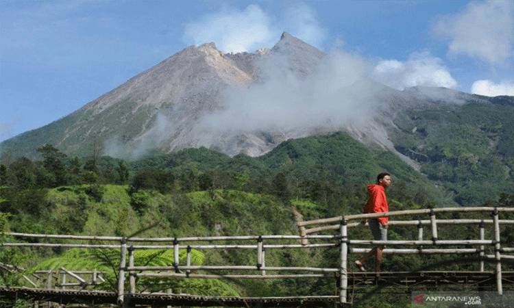 Gunung Merapi Meluncurkan Guguran Lava Pijar Sejauh 1,2 Km