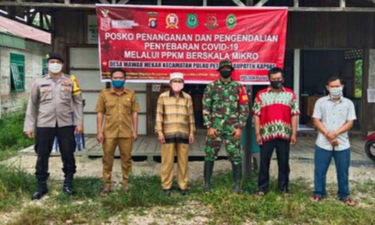 Polsek Pulau Petak Bersama Perangkat Desa Mawar Mekar Dirikan Pos PPKM