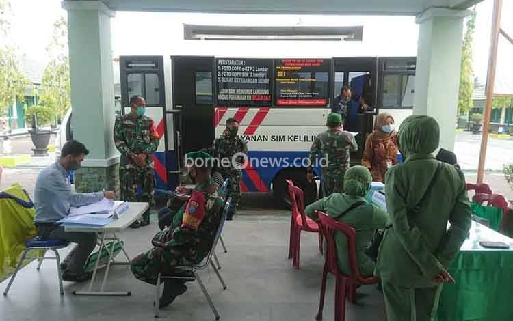 Jadi Pelopor Berlalu Lintas, Prajurit Kodim 1014 Pangkalan Bun Lakukan Perpanjangan SIM Secara Kolektif