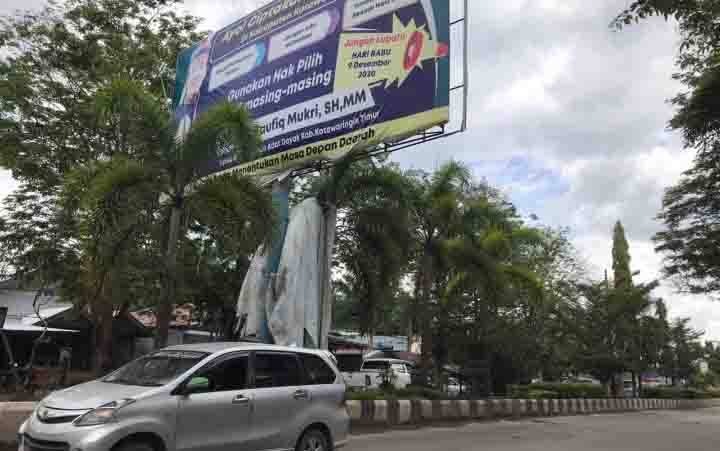 Kerusakan Baliho di Sampit Dianggap Membahayakan