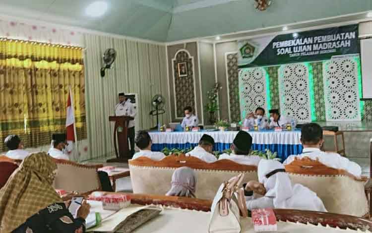 Kemenag Kapuas Gelar Pembekalan Pembuatan Soal Ujian Madrasah
