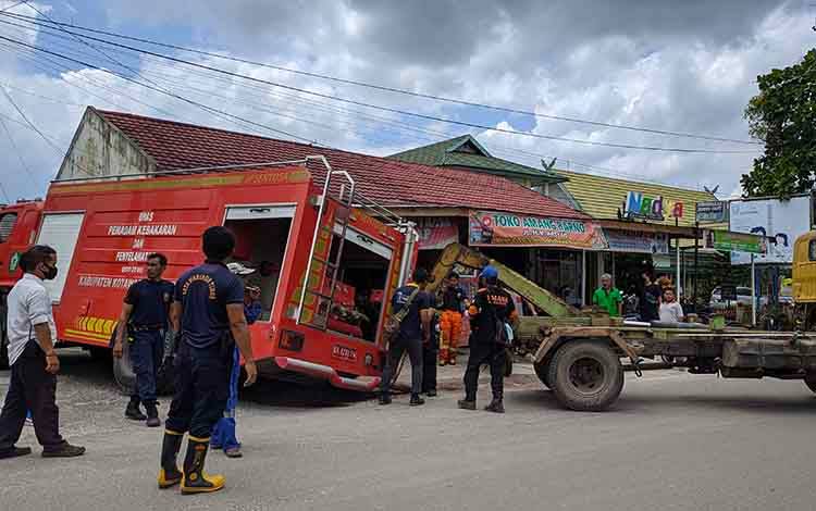Mobil Damkar Ambles Saat Berangkat Padamkan Rumah Terbakar di Jalan Jeruk 4 Sampit