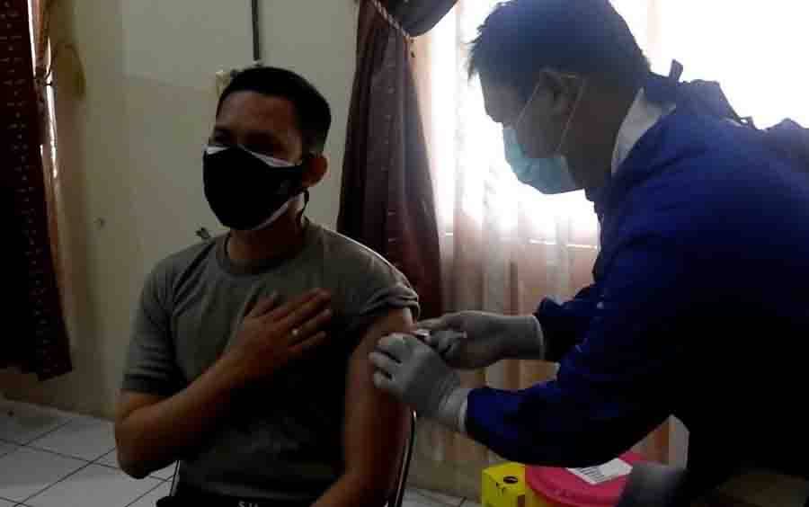 Kapolres Seruyan Jalani Vaksinasi Covid-19 Dosis Kedua