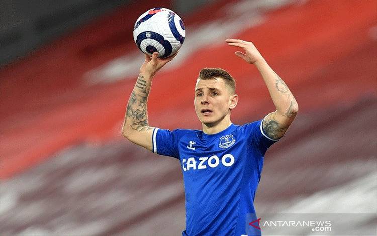 ARSIP: Bek Everton Lucas Digne saat tampil menghadapi Liverpool dalam Derbi Merseyside lanjutan Liga Inggris di Stadion Anfield, Liverpool, Inggris, Sabtu (20/2/2021). (ANTARA/REUTERS/POOL/Paul Ellis)