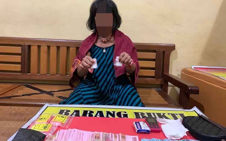 Wanita 54 Tahun Ditangkap Polisi Gara-gara Edarkan Sabu