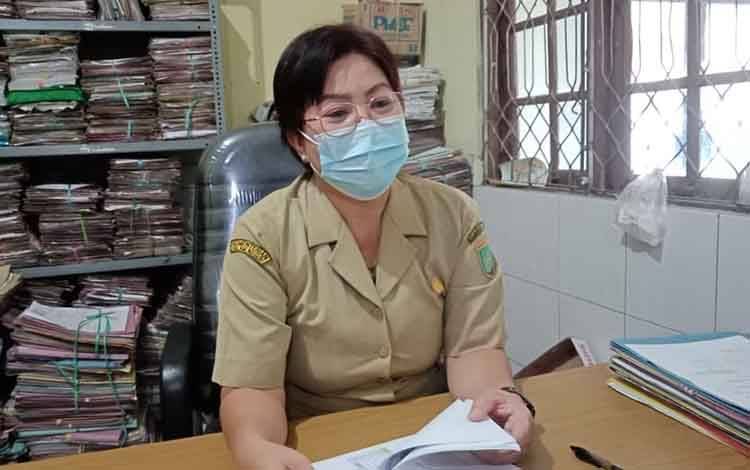 Kepala Bidang Pelayanan Pendaftaran Penduduk, Misnawaty N. Lambung