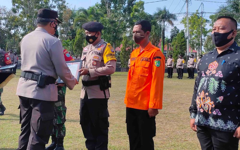 Polres Sukamara Gelar Apel Sosialiasi Maklumat Kapolda Kalteng Tentang Sanksi Karhutla