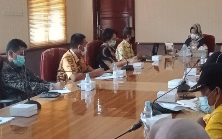 Rakor persiapan keikutsertaan API Award 2022 yang digelar di ruang rapat Bupati Kobar, Kamis, 25 Februari 2021.
