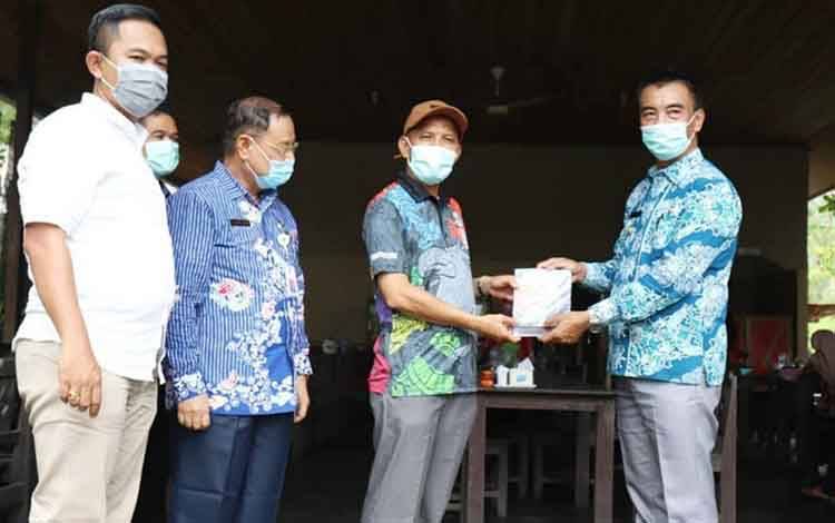 Anggota DPR RI Sosialisasikan Program Indonesia Terang di Barito Utara