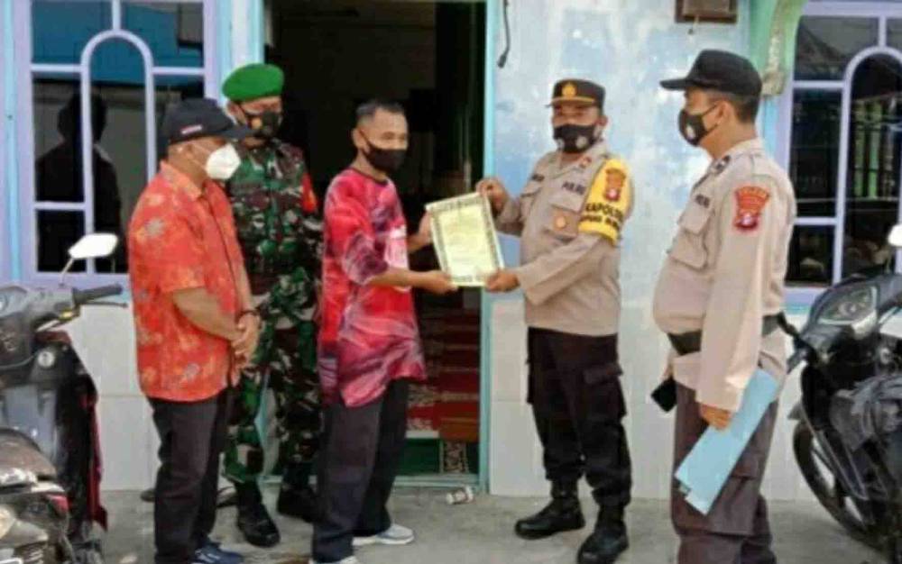 Kapolsek Kapuas Murung Sosialisasikan Maklumat Kapolda Kalteng Terkait Karhutla ke Warga