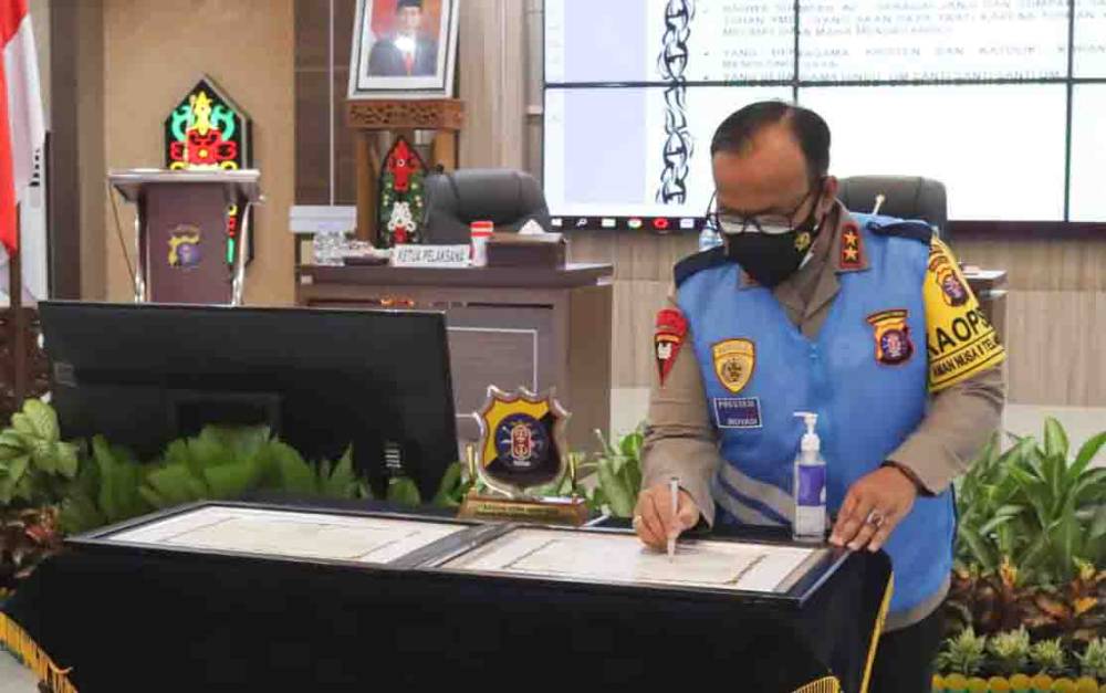 Panitia Seleksi dan Peserta STIK - PTIK 2021 Polda Kalteng Diambil Sumpah