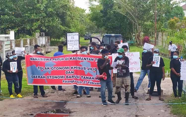 Polisi Amankan Jalannya Aksi Damai Mahasiswa Papua di Palangka Raya