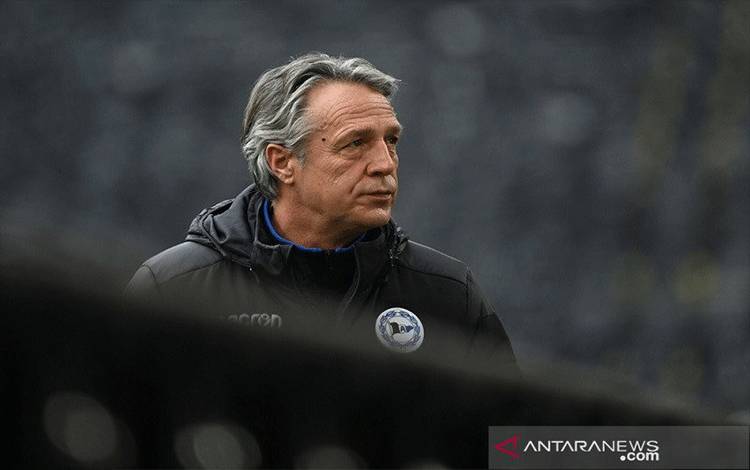 Arminia Bielefeld Pecat Uwe Neuhaus