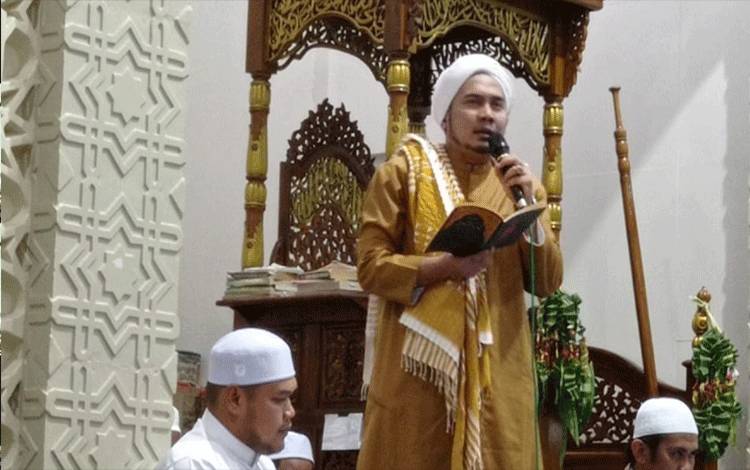 Pimpinan Pondok Pesantren Darul Amin Sampit Ustadz Ahmad Rayyan Zuhdi Abrar.