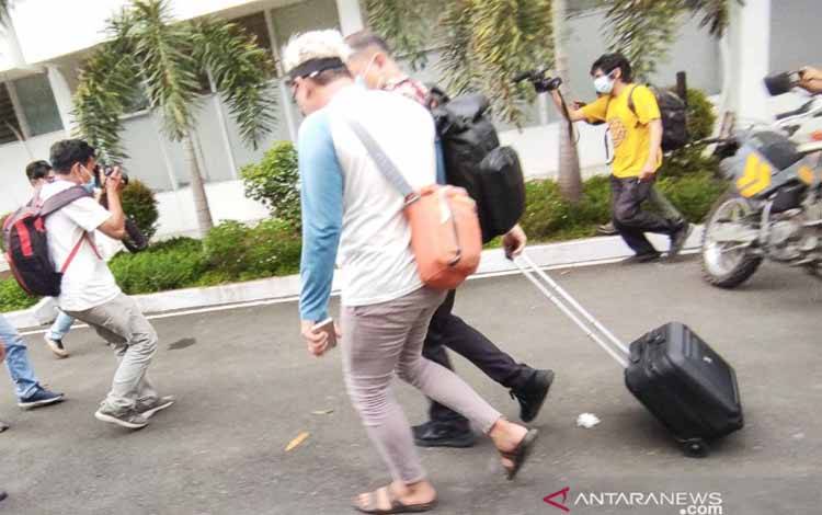 Penyidik KPK Bawa 3 Koper dari Kantor PUPR Sulawesi Selatan