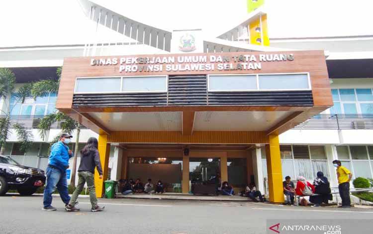 6 Penyidik KPK Geledah Kantor PUPR Sulawesi Selatan