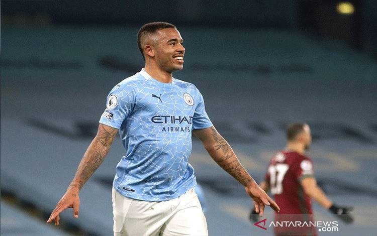Penyerang Manchester City Gabriel Jesus merayakan gol keduanya ke gawang Wolverhampton dalam lanjutan Liga Inggris di Stadion Etihad, Manchester, Inggris, Selasa (2/3/2021) waktu setempat. (ANTARA/REUTERS/POOL/Carl Recine)