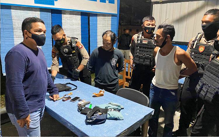 Ditsamapta Polda Kalteng Amankan 2 Pria Bersama Barang Bukti Narkoba