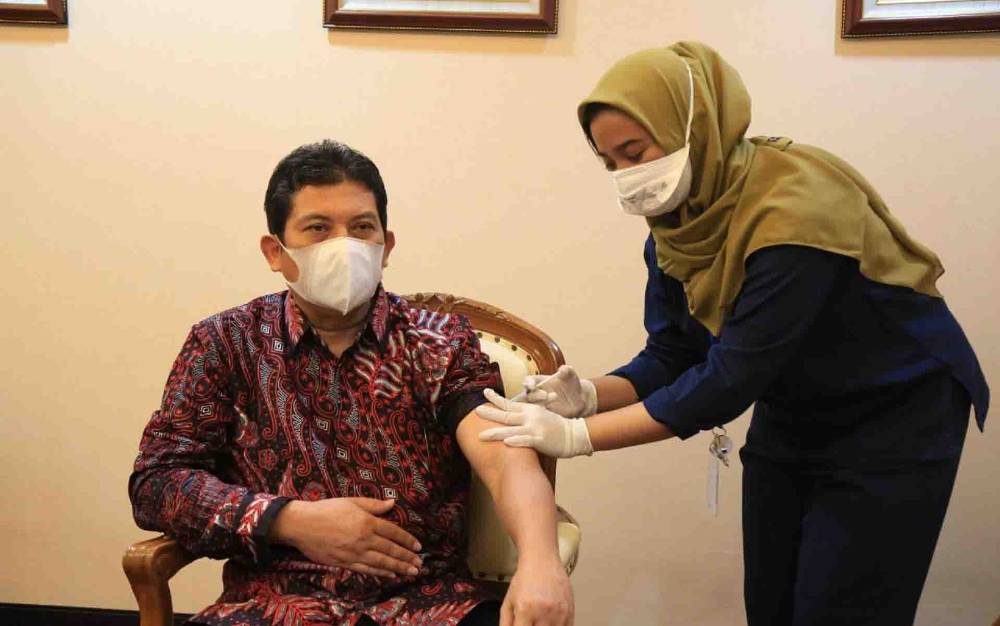 Vaksinasi Covid-19 di BPJS Kesehatan Kantor Pusat.
