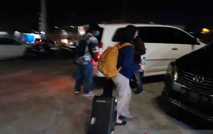 Penyidik KPK Sita Dokumen dari Kantor BP FTZ Bintan
