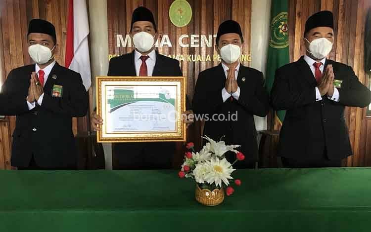 Pengadilan Agama Kuala Pembuang Raih Penghargaan Nasional