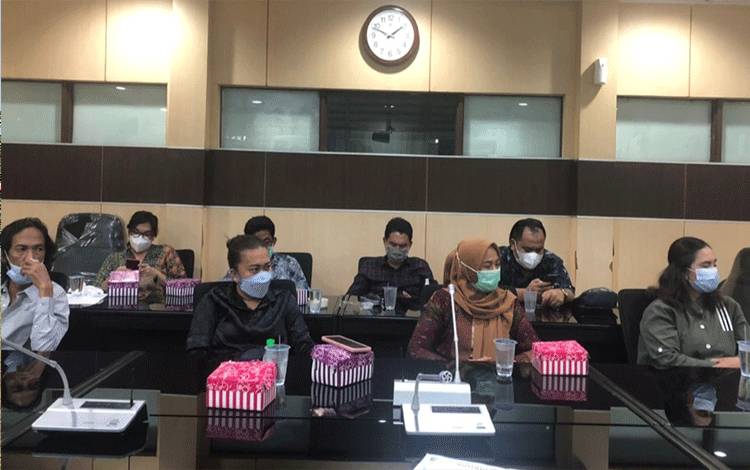 Bapemperda DPRD Palangka Raya saat kunker di Banjarmasin, Kalsel.