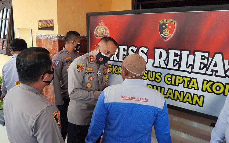 Video Jumpa Pers Polres Kobar Amankan Tersangka Kasus Karhutla