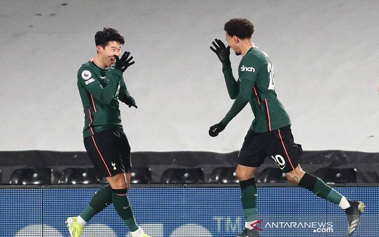 Gol Bunuh Diri Menangkan Tottenham atas Fulham