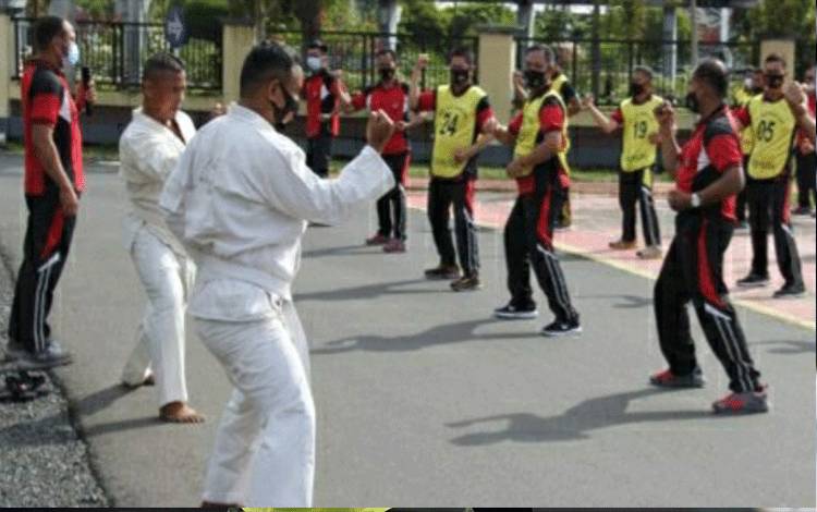 Personel Polres Kapuas Ikuti Tes Kesehatan Jasmani dan Bela Diri