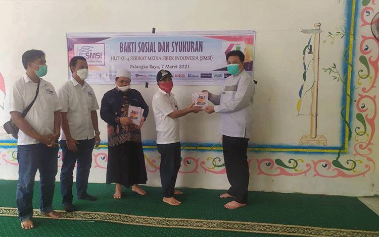 Penyerahan dan launching buku secara simbolis di Panti Asuhan Berkah, Minggu 7 Maret 2021.