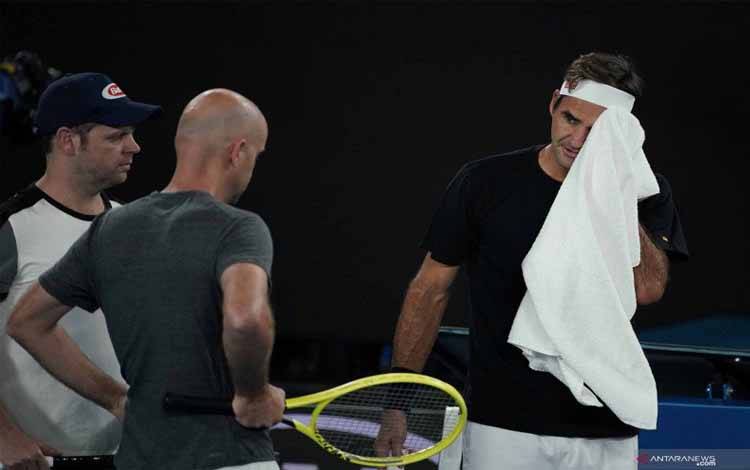 Federer Tidak Berniat Pensiun Cuma karena Cedera