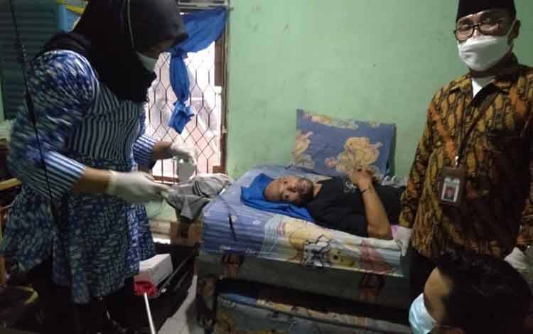Dukcapil Palangka Raya Beri Pelayanan Jemput Bola Bagi Disabilitas Hingga Lansia