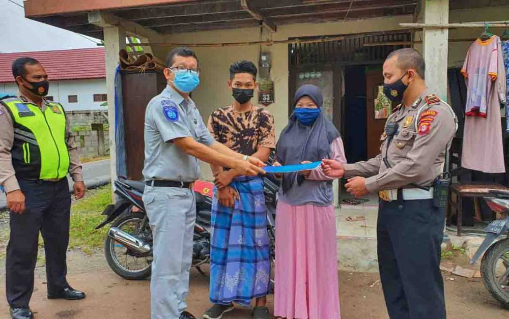 Polresta Palangka Raya Bersama Jasa Raharja Serahkan Santunan Korban Laka Akibat Jambret