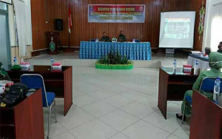 Anggota Kodim Kuala Kapuas dan Keluarga Ikuti Penyuluhan Hukum, Ini Tujuannya