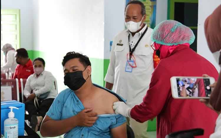 Anggota PWI Kotim Lakukan Vaksin Gelombang Pertama
