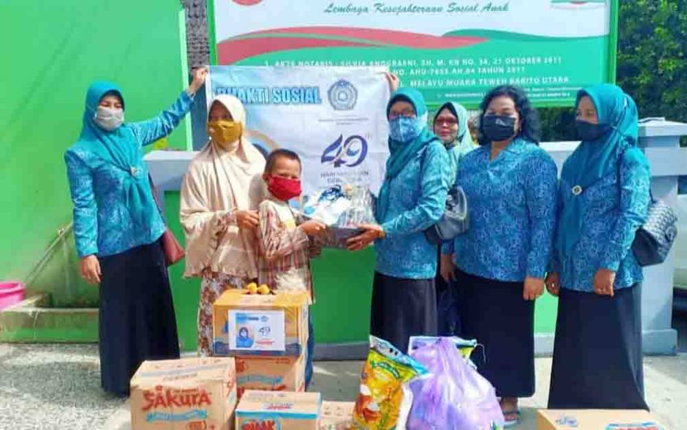 Peringati HKG ke-49, TP PKK Barito Utara Berbagi ke Panti Asuhan