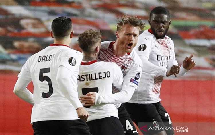 Gol Larut Simon Kjaer Hindarkan Milan dari Kekalahan di Old Trafford