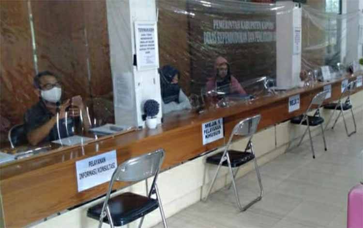 Dinas Dukcapil Kapuas Kembali Terima Penghargaan Penyelenggara Pelayanan Publik Kategori Baik