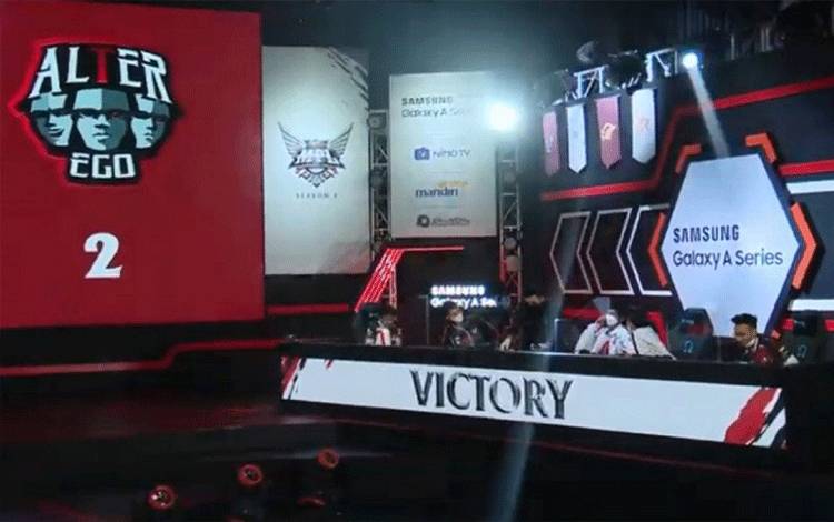 Alter Ego berhasil menglahkan Aura Fire di pekan kedua MPL (Mobile Legends Professional League) Indonesia Season 7 hari pertama, Jumat (12/3/2021). (ANTARA/youtube.com/MPL Indonesia)