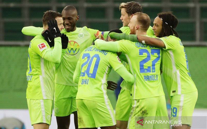 Wolfsburg Gunduli Schalke, Mainz Tinggalkan Zona Merah