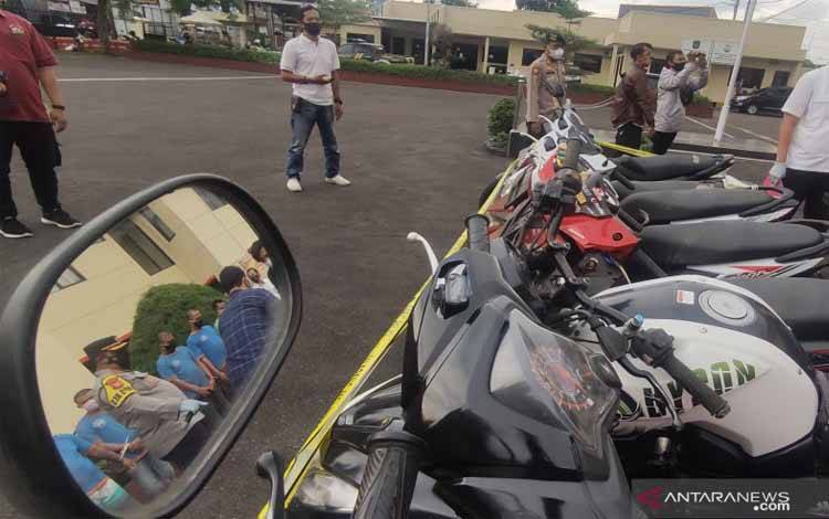 Polisi Ringkus 8 Pelaku Pencurian dengan Senjata Mainan